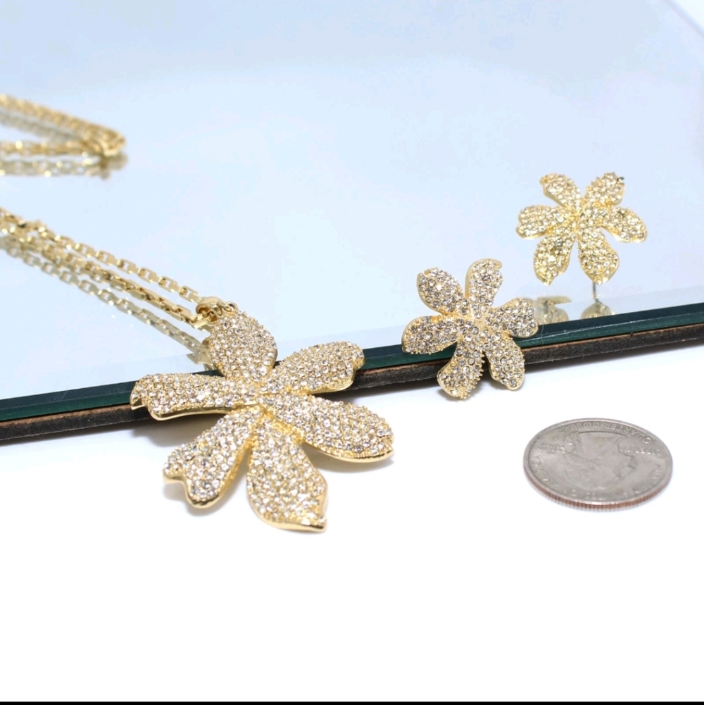 Vince Camuto Gold Flower Pendant Necklace and Earring Set